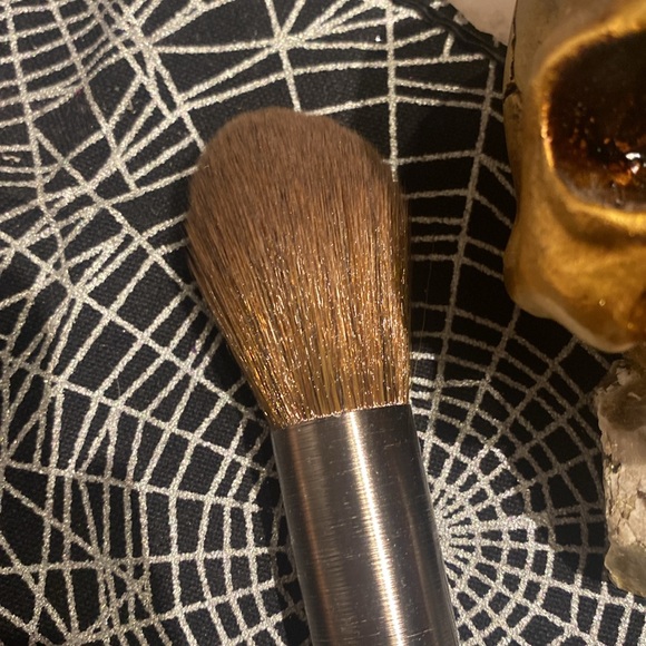 UD Pro Urban Large Tapered Powder F-103 Brush - Picture 5 of 5